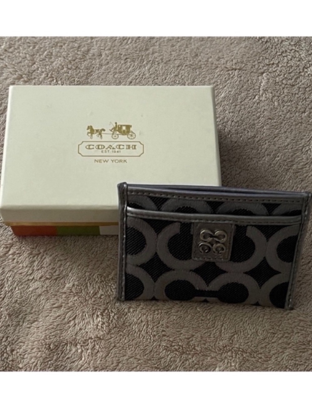 Coach Signature Black and Silver
Card Holder VTG Vibes with Box